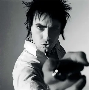 BETO CUEVAS. CANTANTE.